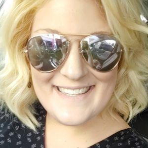 Meet your Posher, Whitney